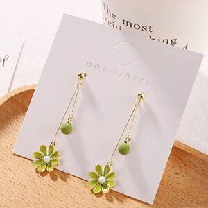 Daisy Flower Stud Earrings Green Chrysanthemum Dangle Earring Little Sun Flower